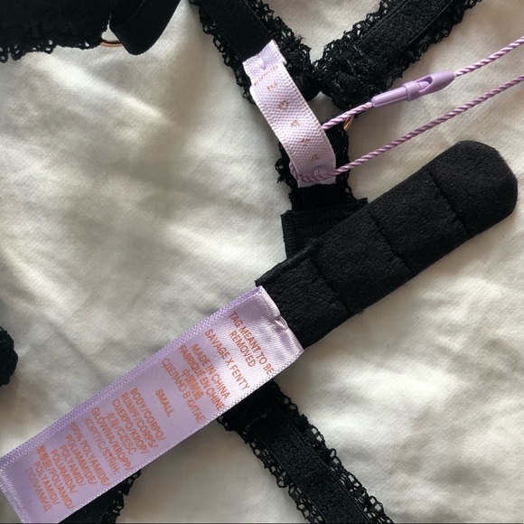 Satin Garter belt - Picture 3 of 3